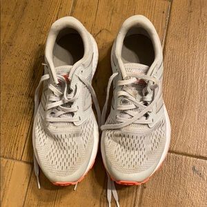 New Balance grey 520 running shoes size 8.5